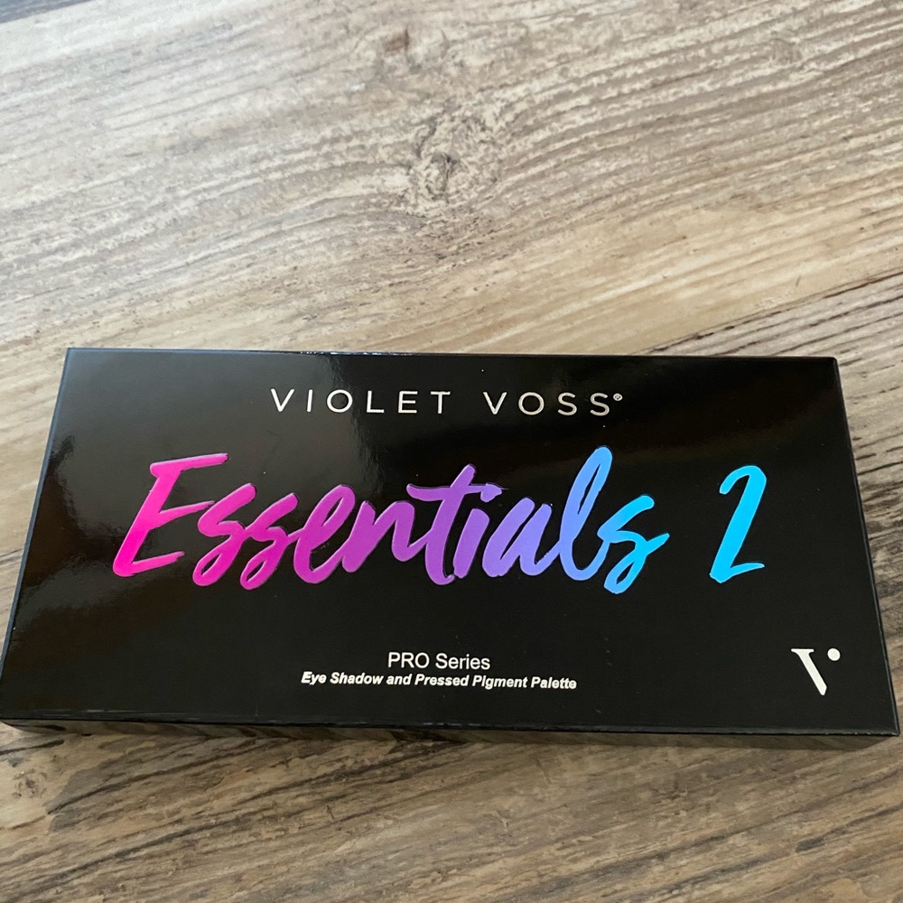 Violet Voss Essentials palette 2